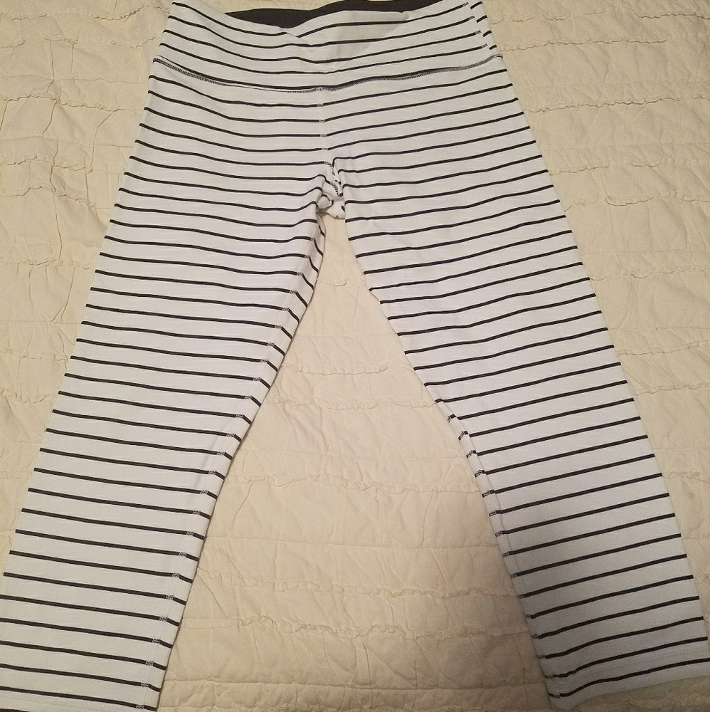 Lululemon Mid Rise Stripped Capris